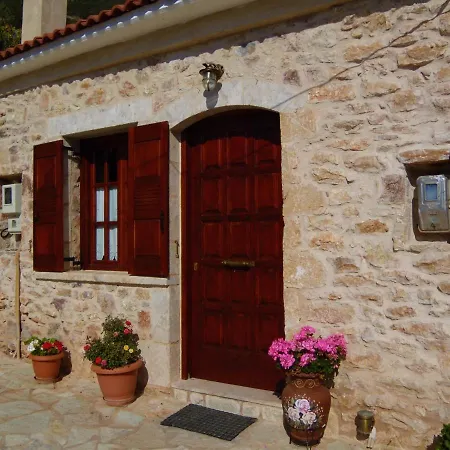 Sponsor Of The E4 Peloponnese Trail Apartment Daras